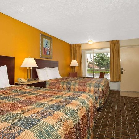 Days Inn By Wyndham Chester Εξωτερικό φωτογραφία