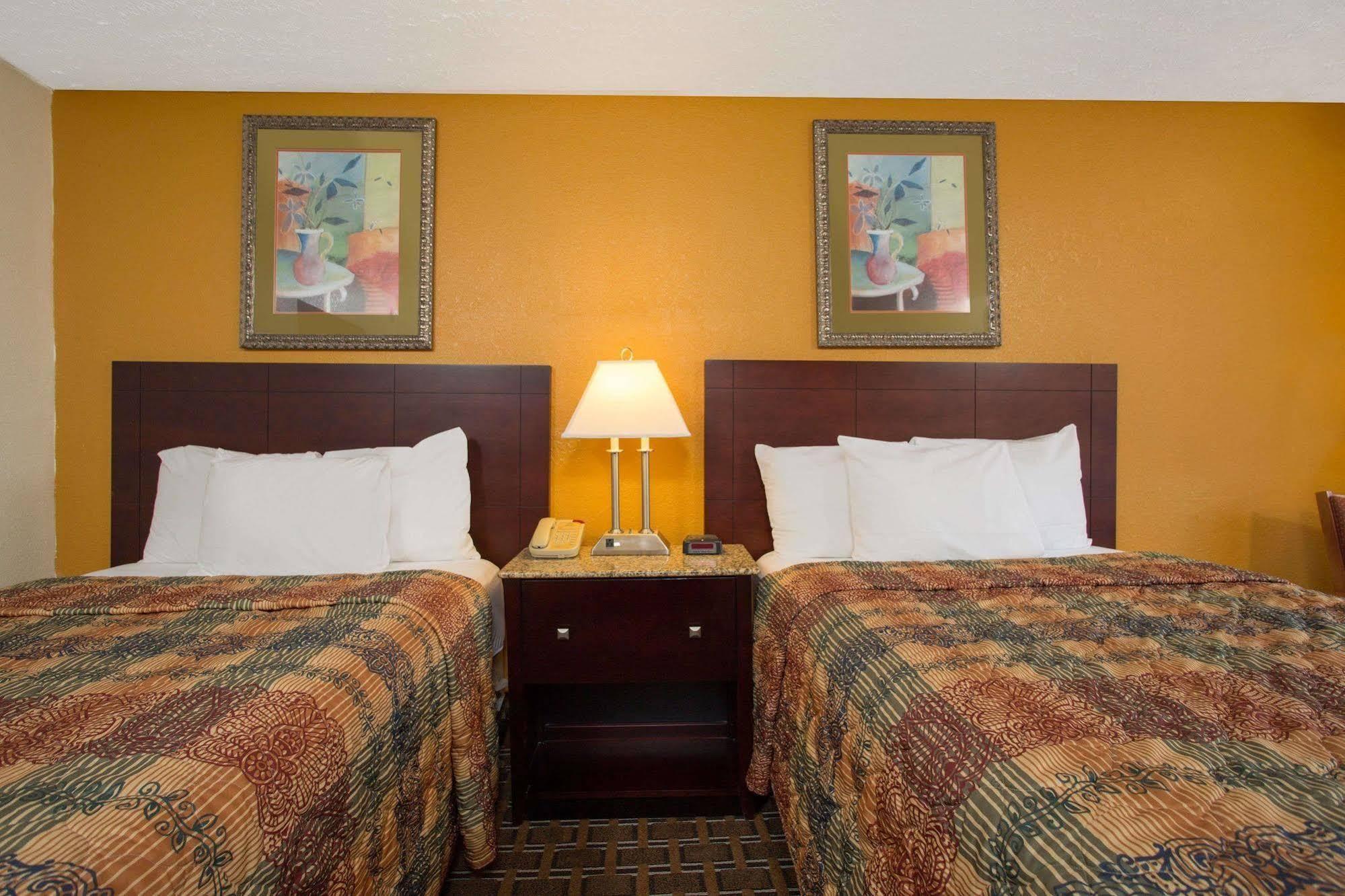 Days Inn By Wyndham Chester Εξωτερικό φωτογραφία