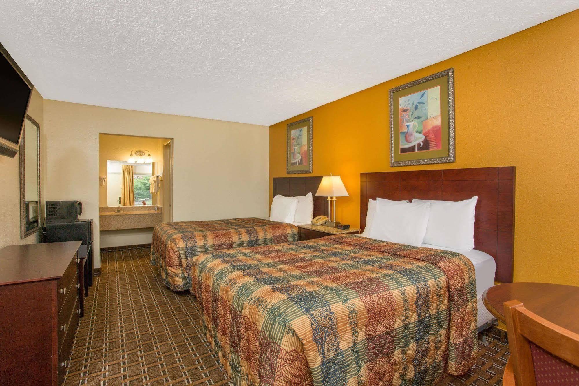 Days Inn By Wyndham Chester Εξωτερικό φωτογραφία