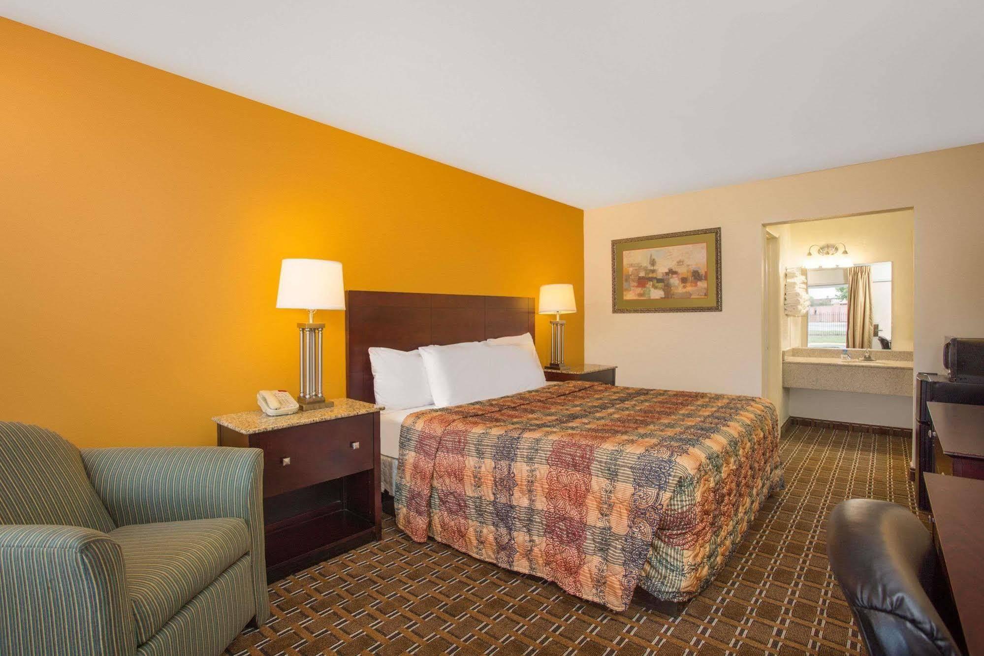 Days Inn By Wyndham Chester Εξωτερικό φωτογραφία