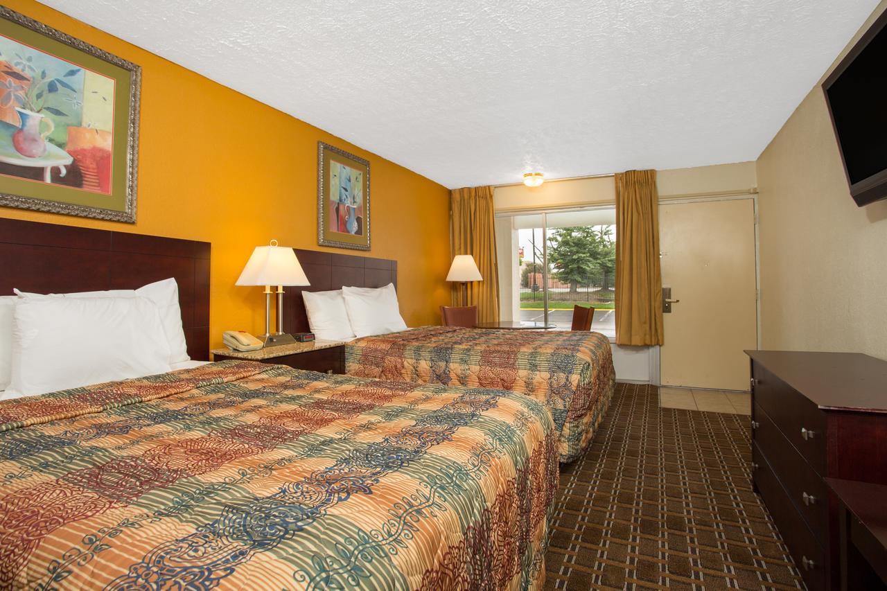 Days Inn By Wyndham Chester Εξωτερικό φωτογραφία