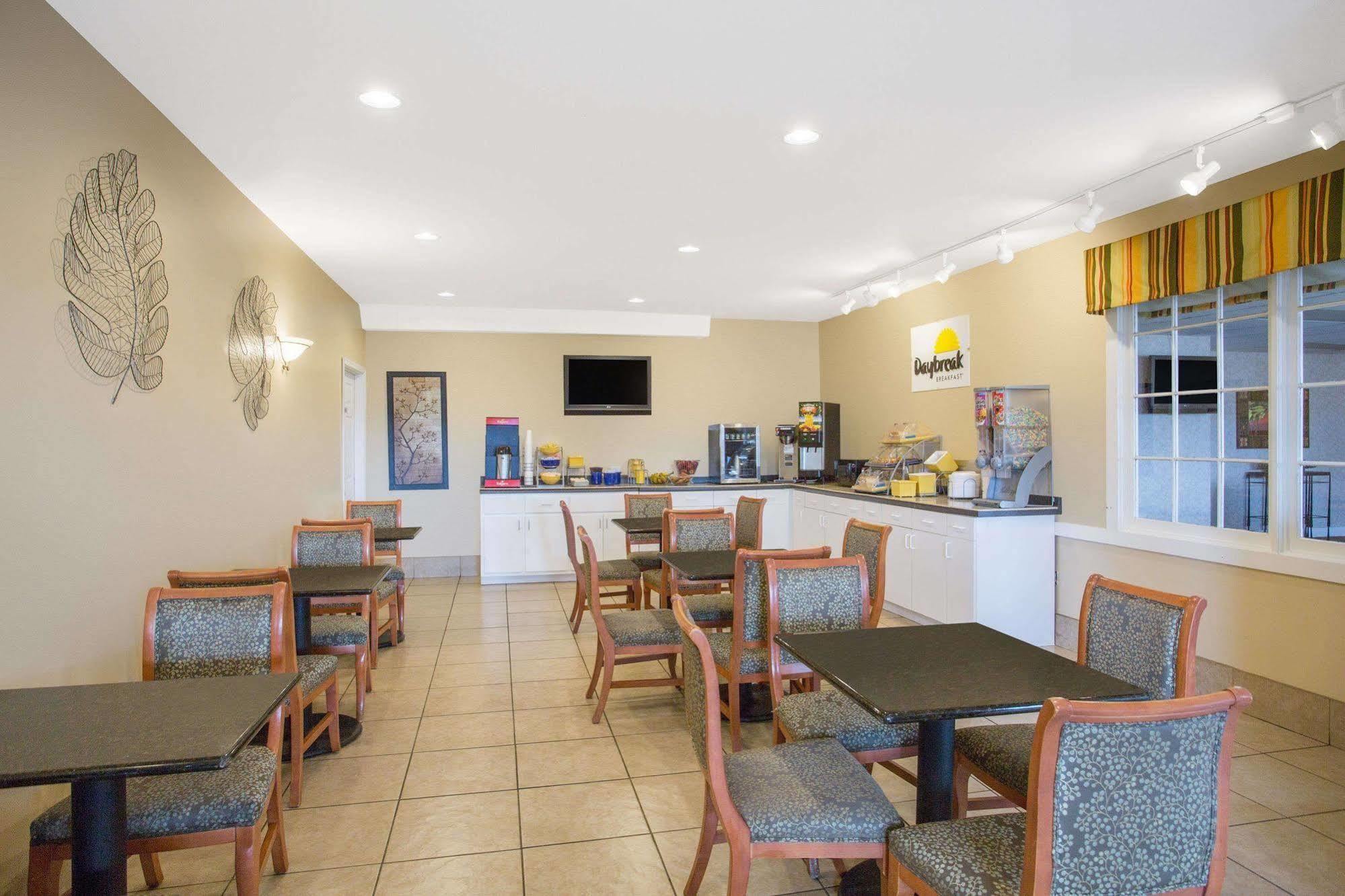 Days Inn By Wyndham Chester Εξωτερικό φωτογραφία