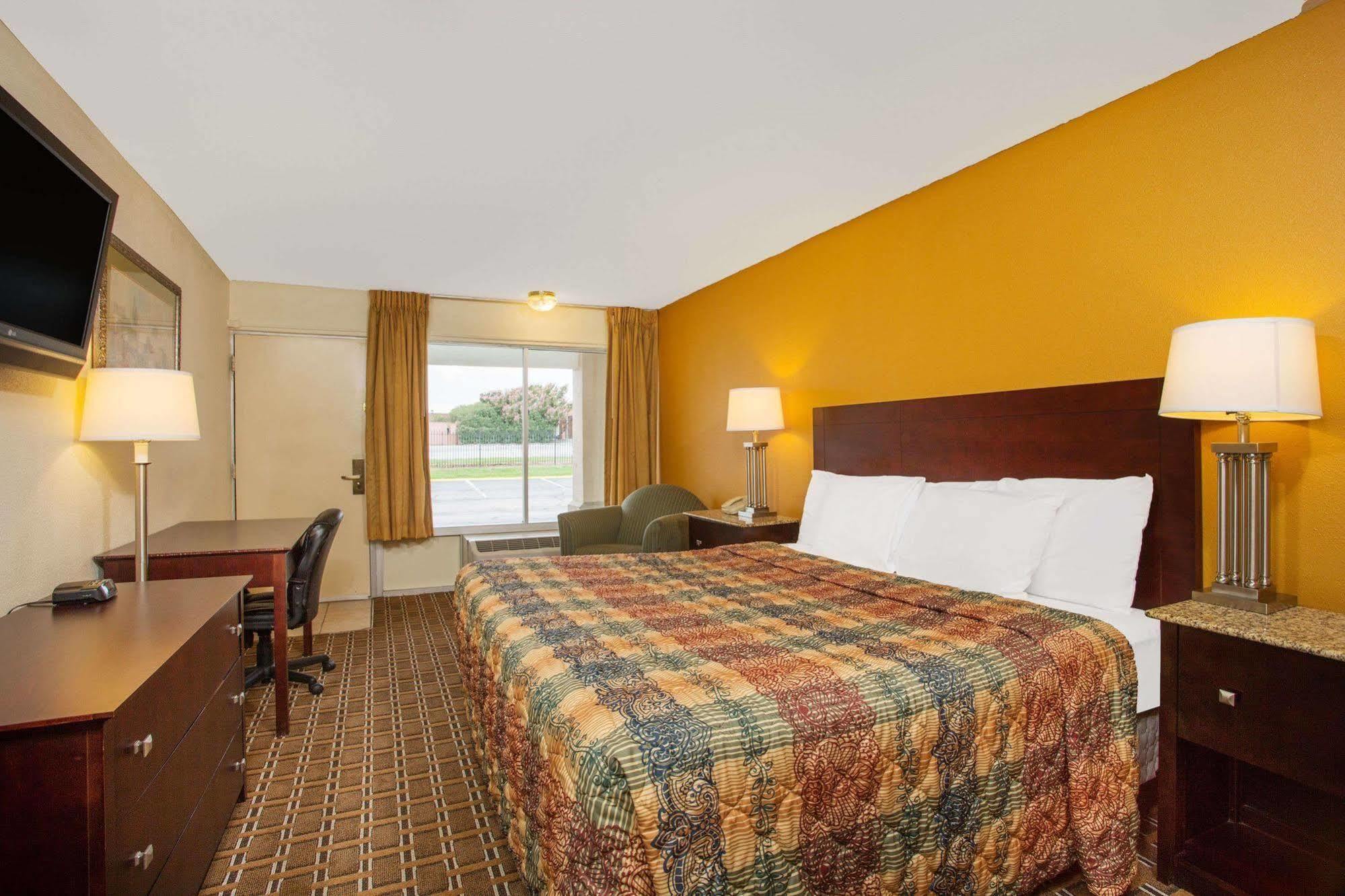 Days Inn By Wyndham Chester Εξωτερικό φωτογραφία