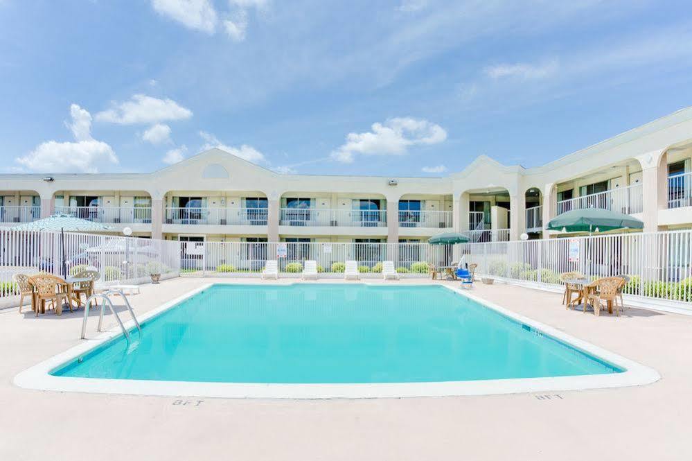 Days Inn By Wyndham Chester Εξωτερικό φωτογραφία